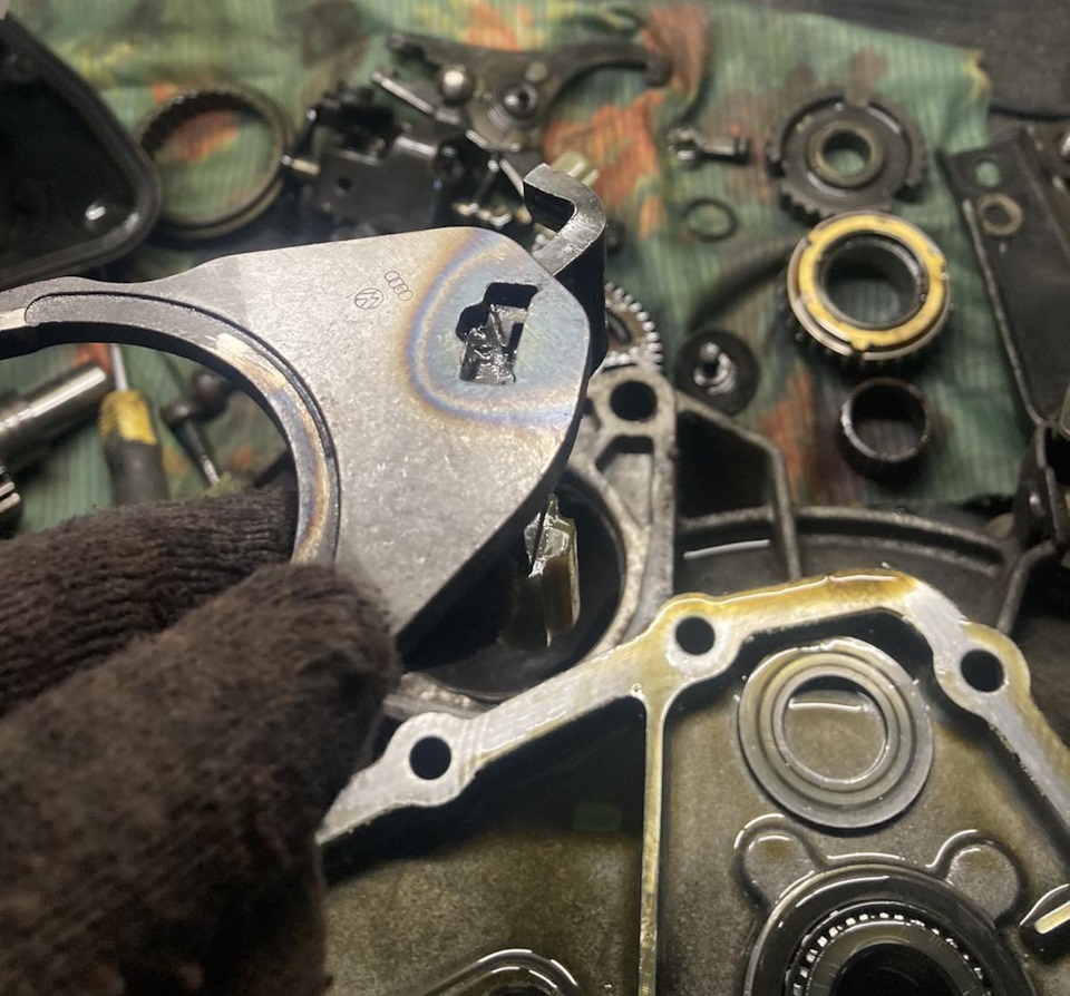 Проблема 3 передачі Audi A2 / VW Lupo DS085: Ремонт вилки, підварка штока та заміна синхронізаторів